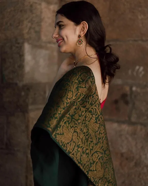 Dark_Green_Embellished_Banarasi_Jacquard_Saree_(Dark_Green)